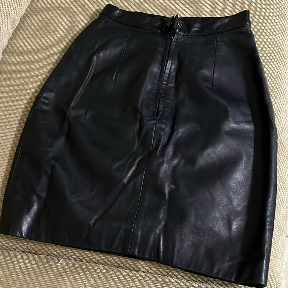 Women’s Black leather skirt. Skirt is very pretty